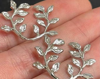 6 piezas vintage plateadas con forma de hojas gemelas estampadas en metal