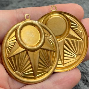 4 vintage messing ronde hangers met koepelvormige Art Deco-zetting
