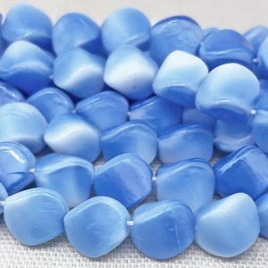 8 vintage blauwwitte Duitse glaskralen