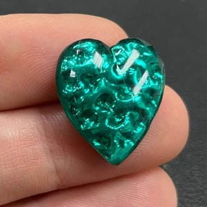 1 vintage emerald foiled heart glass stone #3535