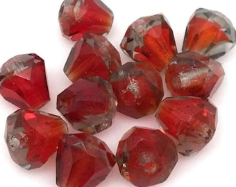12 cuentas de vidrio con forma cónica facetada Givre alemanas de color rojo fuego vintage