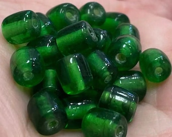 25 Vintage Grüne Barrel Glasperlen