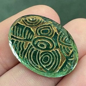 1 Vintage Green German Etched Gold Oval Glass Cabochon