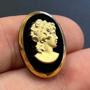 1 Vintage Black Gold Cameo Oval Glass Cabochon