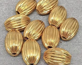 10 ovale Vintage-Perlen aus gewelltem Messing