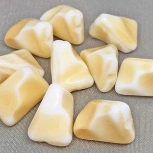 8 vintage beige witte Givre Duitse glaskralen