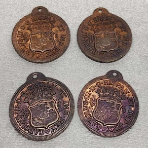 2 Vintage Messing schwere Münze Anhänger