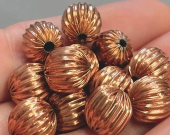 12 cuentas redondas de metal corrugado vintage