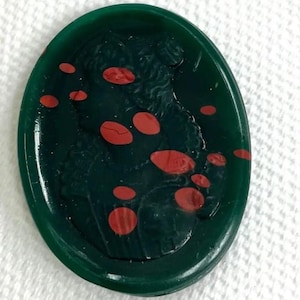 1 vintage green cameo oval glass cabochon #8401
