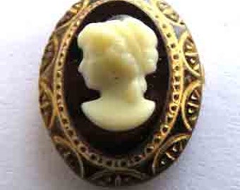 1 Vintage Dark Amber Glass Cameo Oval Glass Cabochon #8608