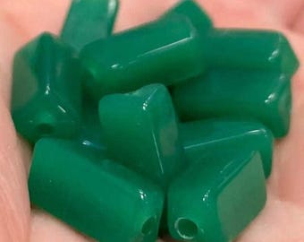 12 cuentas rectangulares de vidrio de ópalo japonés de jadeíta verde vintage