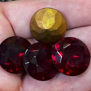 4 Vintage Red Garnet Round Glass Stones