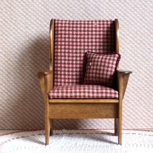 Dollhouse Miniature- Settle Chair