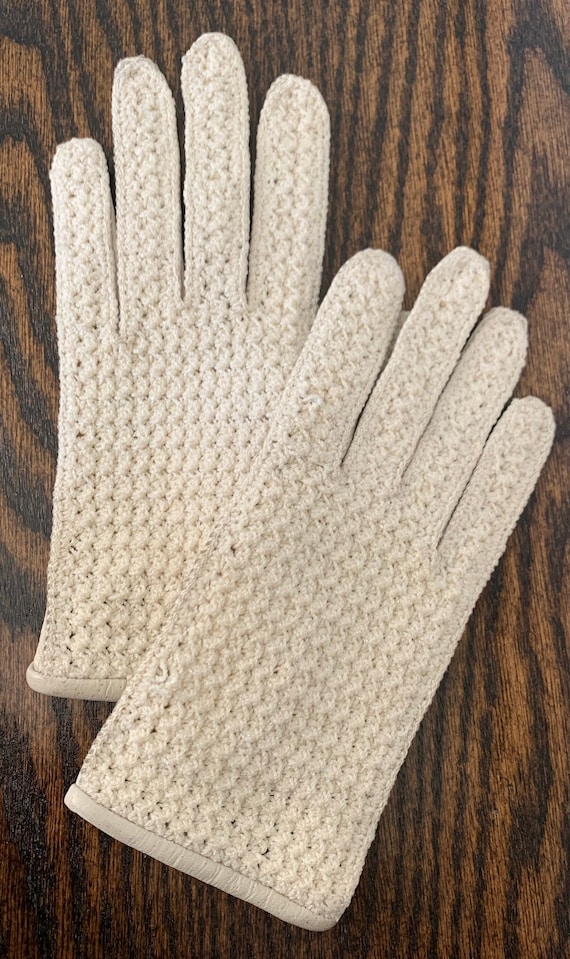 1960’s Cream Leather & Crochet Gloves - image 1