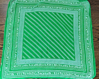 1970er Neongrüner Blumenschal
