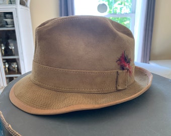 Fedora van beige velours uit de jaren 50