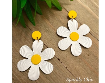 White Daisy Flower Earrings, dangle earrings, flower earrings, white flower, statement earrings, fashion earrings, gift, Daisy earrings