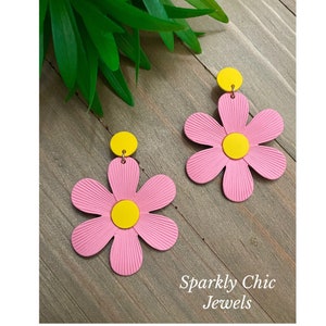 Boucles d'oreilles fleur marguerite rose, boucles d'oreilles fleur, boucles d'oreilles fleur marguerite, cadeau pour elle, boucles d'oreilles tendance, boucles d'oreilles mode