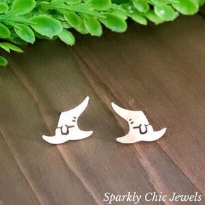 Witch Hat Stud Earrings, Earring studs, witch hat earrings, gold witch hat earrings, gold earrings, halloween earrings, halloween jewelry