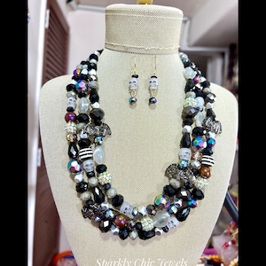 Skull Statement Necklace, skull necklace, sparkly necklace, gift for her, halloween jewelry, Halloween necklace