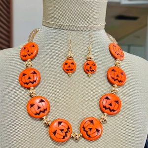 Jack-o-Lantern Chunky Necklace, Halloween Necklace, orange necklace, pumpkin necklace, Statement necklace, Beaded Necklace