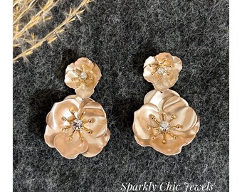 Beige Flower stud earrings, Flower stud earrings, flower earrings, stud earrings, sparkly earrings, mother’s day gift, gift for her
