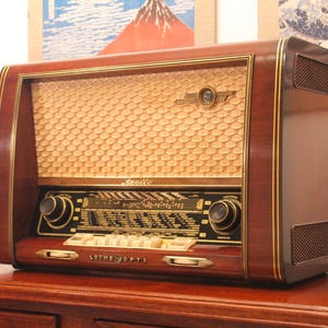 ANTICA RADIO Loewe-Opta Apollo 761W 3D Sound Tuberadio Restauriertes altes deutsches AM/UKW Radio mit eingebautem Bluetooth 5.0 Empfänger!