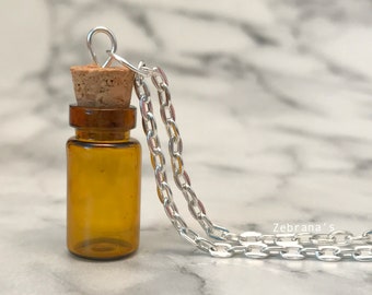 Collier avec bouteille vide d’ambre (bouteille en verre avec le liège, bouteilles vides des bijoux, collier en verre de pot, bouteille de bijoux, merci de mariage)