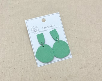 Organic round clay statement earrings in EMERALD GREEN | spring collection 2024 | with stainless steel (stainless steel) stud earrings | Zebranas