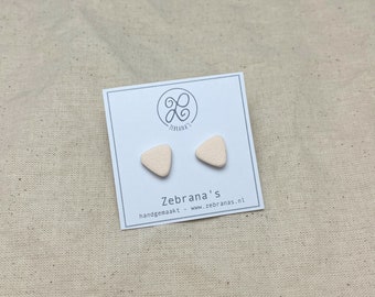 Triangle clay stud earrings in BLOSSOM PINK | spring collection 2024 | with stainless steel (stainless steel) stud earrings | Zebranas