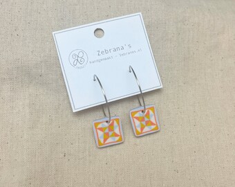 Stainless steel wire hoops | with square tile clay charm | CORAL PINK polymer clay earrings | spring collection 24 | stainless steel hoops | Zebranas