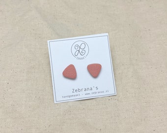 Triangle clay stud earrings in DUSTY PINK | spring collection 2024 | with stainless steel (stainless steel) stud earrings | Zebranas