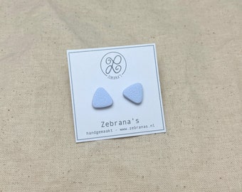 Triangle clay stud earrings in PANSY BLUE | spring collection 2024 | with stainless steel (stainless steel) stud earrings | Zebranas