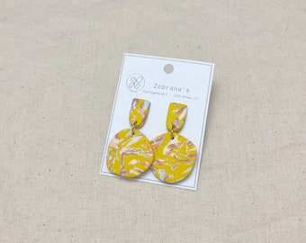 Boucles d’oreilles en argile ronde biologique | boucles d’oreilles JAUNES marbrées | collection printemps 2024 | boucles d'oreilles en acier inoxydable (acier inoxydable) | Zébranes