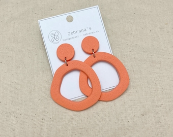 Round donut clay statement earrings in CORAL PINK | spring collection 2024 | with stainless steel (stainless steel) stud earrings | Zebranas