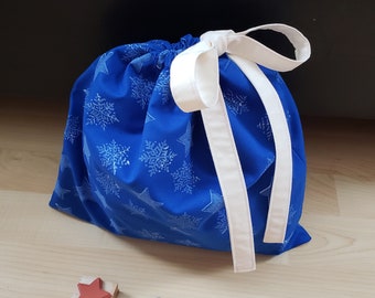 Snowflake Fabric gift bag, hand printed design, reusable bag, hand sewn Winter/Holiday theme cotton drawstring bag, Eco friendly, hand sewn