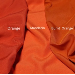 Puede incluir: Tres muestras de tela en diferentes tonos de naranja. Las muestras están etiquetadas como "Naranja", "Mandarina" y "Naranja quemada".