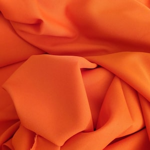 Mandarinorange gabardin tropisk, 150 till 160 cm bred, 100 % polyester, metervara. Gratis provprover på begäran. Internationell frakt.