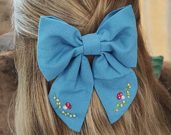 Linnen hair bow with mushroom and flowers handmade embroidery - Cottagecore hobbitcore