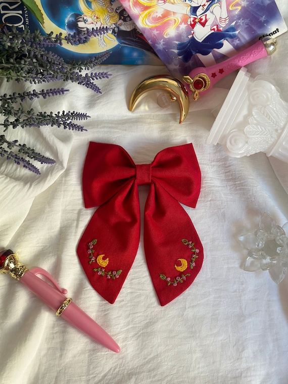 Hand embroidered hair bow - Cottagecore -  coquette Moon