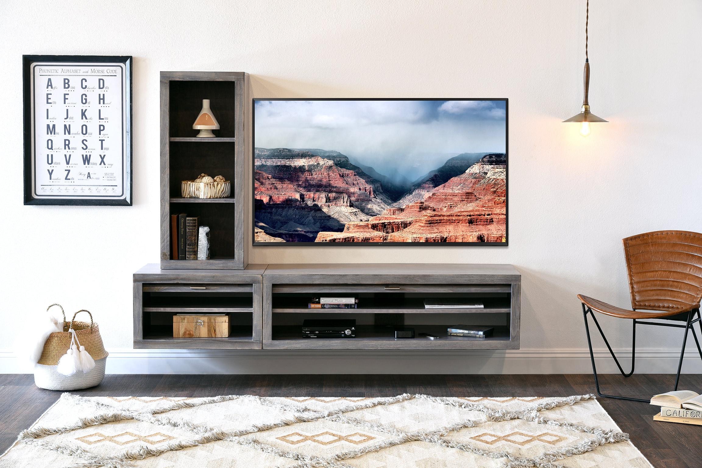 Wall mounting TV hiding wires with barn wood - Country Design Style