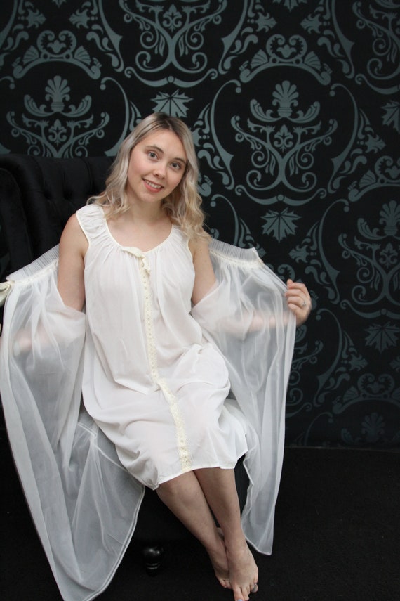 Vintage Nylon Peignoir Set in White - image 4