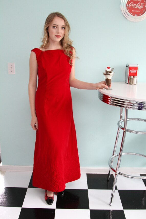 1960's Red Velveteen Maxi Shift Dress with Quilte… - image 2