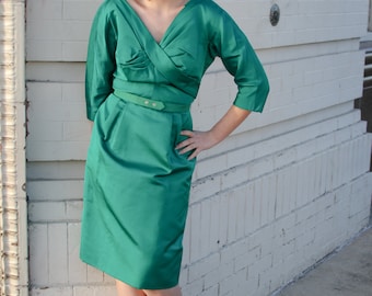 1950's Emerald Green Cocktail Party Wiggle Dress in size Small