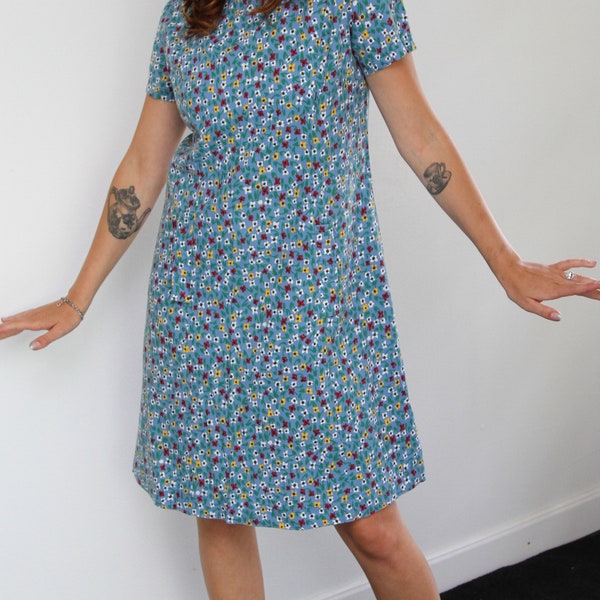 Vintage Cotton Day Dress with Metal Zipper and Short Sleeves