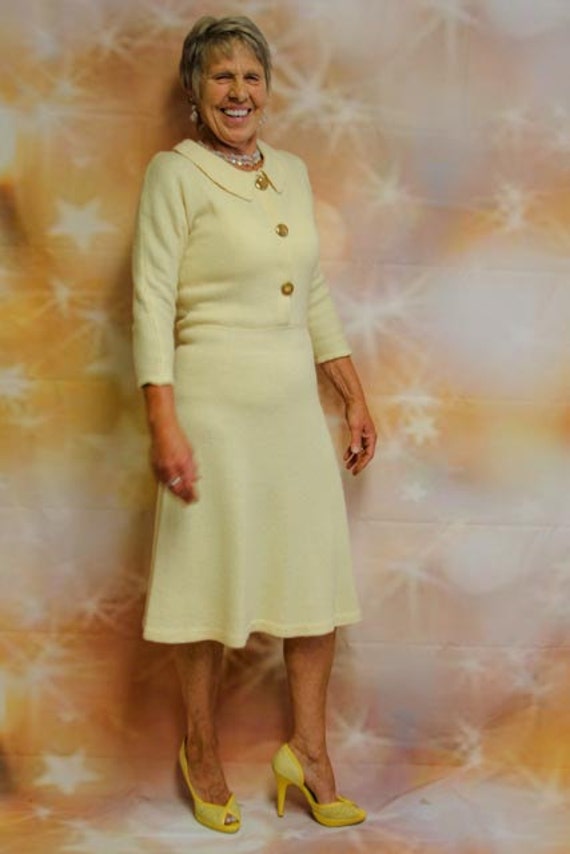 1940's Classic Soft Yellow Knit Wool Dress with S… - image 4