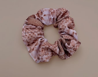 Bruine Snake Print Haar Scrunchie Accessoire