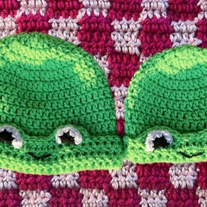 Le bonnet grenouille, bonnet grenouille au crochet, chapeau grenouille au crochet, bonnet grenouille, chapeau grenouille, mode alternative, chapeau idiot amusant, cadeaux pour les enfants