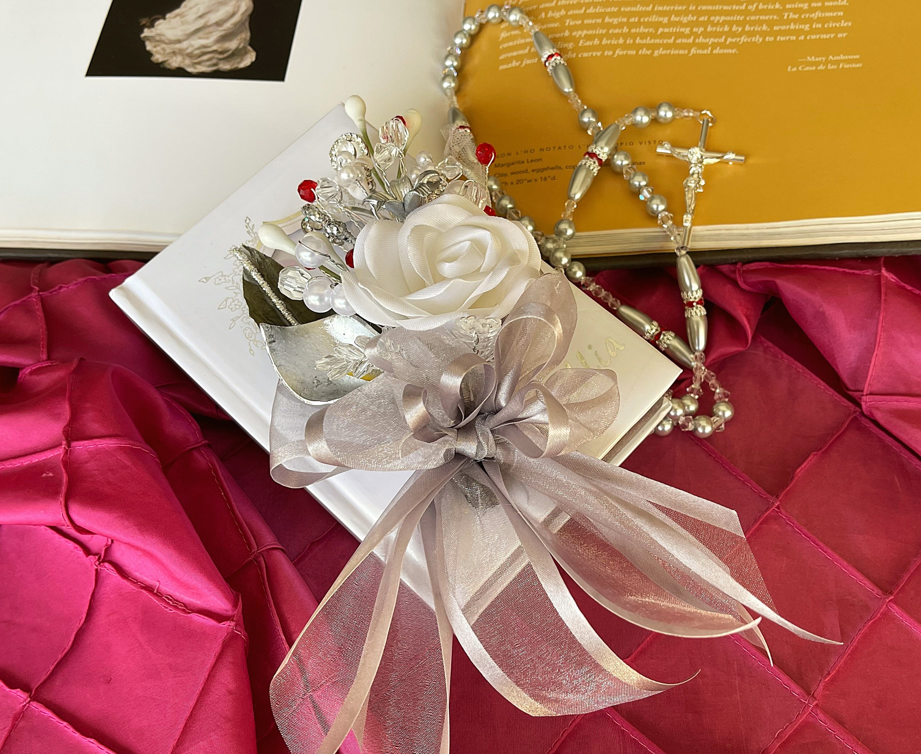 Wedding dress of Queen Victoria - Wikipedia, image size:3000x2456