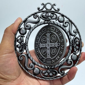 5” XXL St Benedict Medal Gray vintage silver tone, Turning center and prayer card/ Medalla de San Benito XL con centro Giratorio con oración